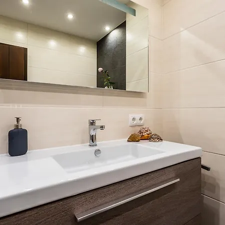 Rianne Apartment